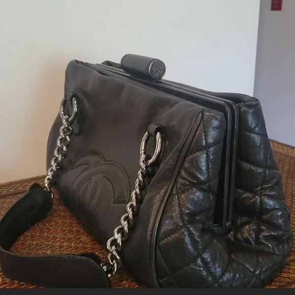 Authentic Chanel Black Quilted Leather Shoulder Bag Origonal Box and Card/papers - Picture 3 of 8